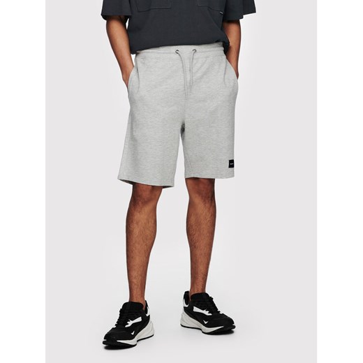 Only & Sons Szorty sportowe Neil 22015623 Szary Regular Fit ze sklepu MODIVO w kategorii Spodenki męskie - zdjęcie 182614277
