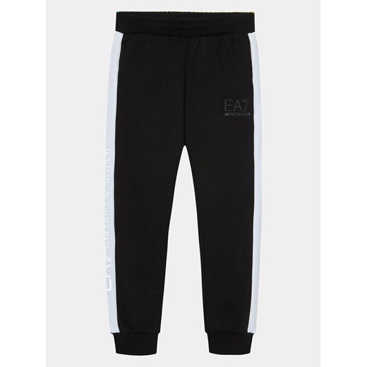 EA7 Emporio Armani Spodnie dresowe 6RBP61 BJEXZ 1200 Czarny Regular Fit ze sklepu MODIVO w kategorii Spodnie chłopięce - zdjęcie 182614556