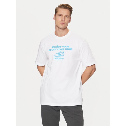 adidas T-Shirt Graphic Tee JC8365 Biały Regular Fit ze sklepu MODIVO w kategorii T-shirty męskie - zdjęcie 182614576