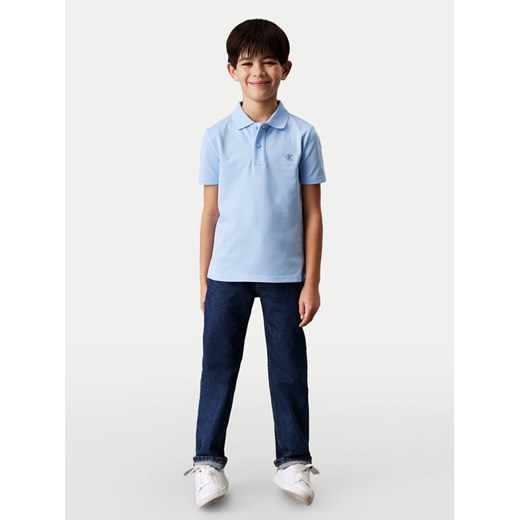 Calvin Klein Jeans Polo Essential IB0IB02486 Błękitny Regular Fit ze sklepu MODIVO w kategorii T-shirty chłopięce - zdjęcie 182615259