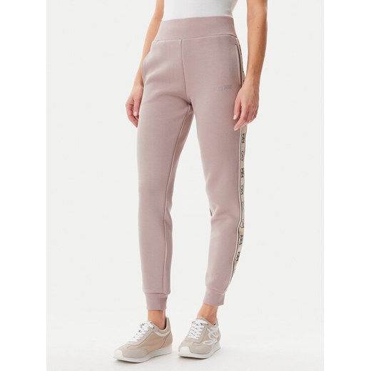 Guess Spodnie dresowe V2YB15 KB3P2 Beżowy Regular Fit ze sklepu MODIVO w kategorii Spodnie damskie - zdjęcie 182615707