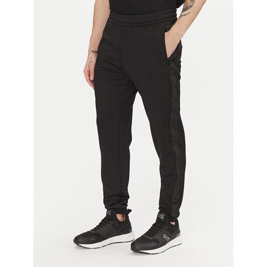EA7 Emporio Armani Spodnie dresowe 7M000310 AF13526 UC001 Czarny Slim Fit ze sklepu MODIVO w kategorii Spodnie męskie - zdjęcie 182616425