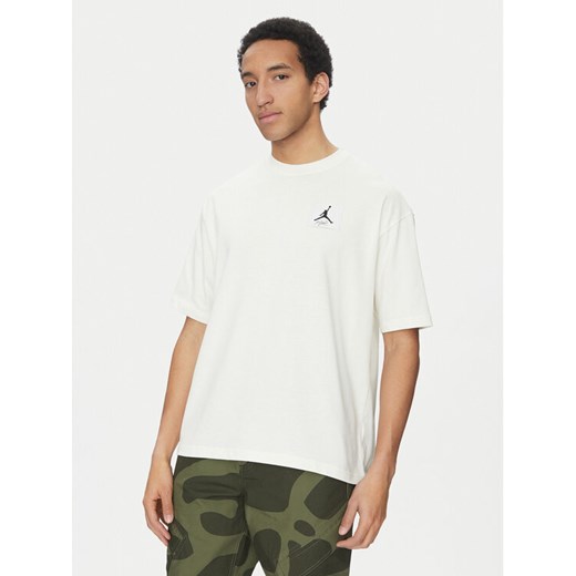 Nike T-Shirt DZ7313 Écru Relaxed Fit ze sklepu MODIVO w kategorii T-shirty męskie - zdjęcie 182616597