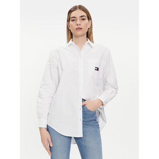 Tommy Jeans Koszula Badge DW0DW17807 Biały Relaxed Fit ze sklepu MODIVO w kategorii Koszule damskie - zdjęcie 182617235