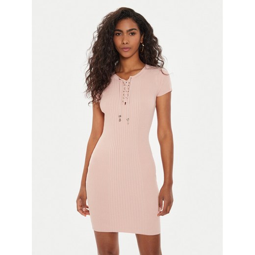 Guess Sukienka dzianinowa W4YK06 Z2V62 Różowy Bodycon Fit ze sklepu MODIVO w kategorii Sukienki - zdjęcie 182618079