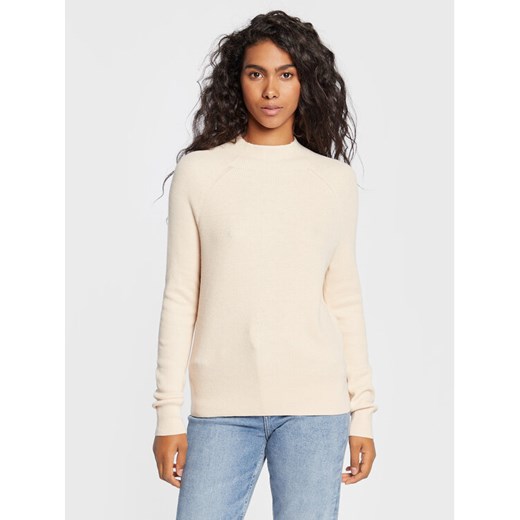 Calvin Klein Sweter K20K204767 Beżowy Regular Fit ze sklepu MODIVO w kategorii Swetry damskie - zdjęcie 182618466