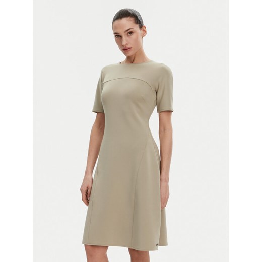 Calvin Klein Sukienka codzienna K20K208151 Beżowy Regular Fit ze sklepu MODIVO w kategorii Sukienki - zdjęcie 182618665