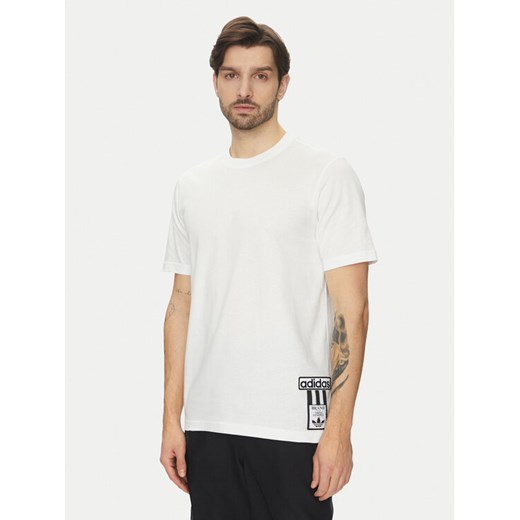 adidas T-Shirt Adibreak JD4195 Biały Regular Fit ze sklepu MODIVO w kategorii T-shirty męskie - zdjęcie 182618869