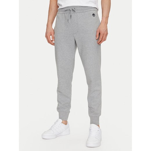 Timberland Spodnie dresowe TB0A5V5Q Szary Regular Fit ze sklepu MODIVO w kategorii Spodnie męskie - zdjęcie 182619087