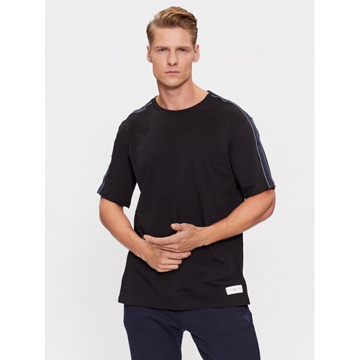 Tommy Hilfiger T-Shirt Logo UM0UM03005 Czarny Regular Fit ze sklepu MODIVO w kategorii T-shirty męskie - zdjęcie 182619316