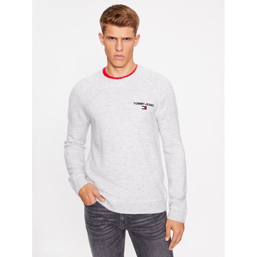 Tommy Jeans Sweter DM0DM17756 Szary Regular Fit ze sklepu MODIVO w kategorii Swetry męskie - zdjęcie 182619428