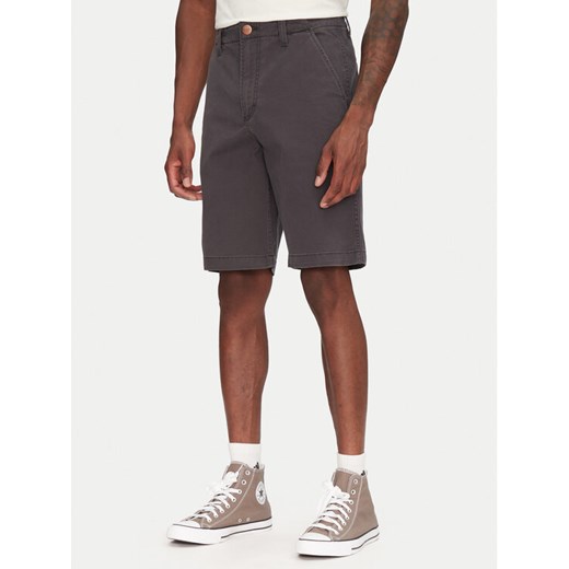Wrangler Szorty materiałowe 112362922 Szary Slim Fit ze sklepu MODIVO w kategorii Spodenki męskie - zdjęcie 182619526