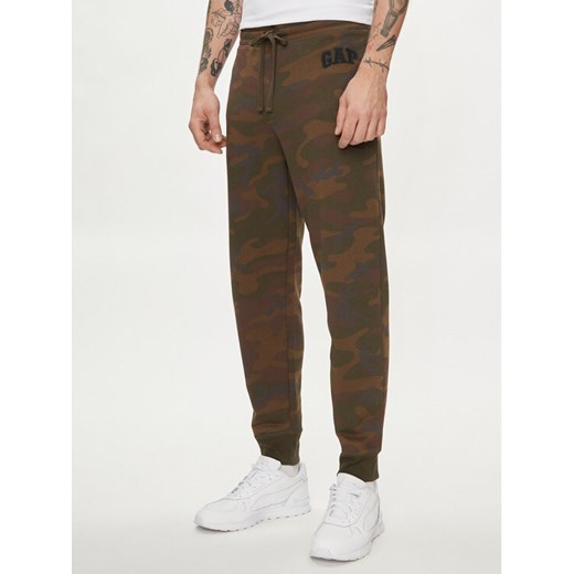 Gap Spodnie dresowe 804257-01 Brązowy Regular Fit ze sklepu MODIVO w kategorii Spodnie męskie - zdjęcie 182620586