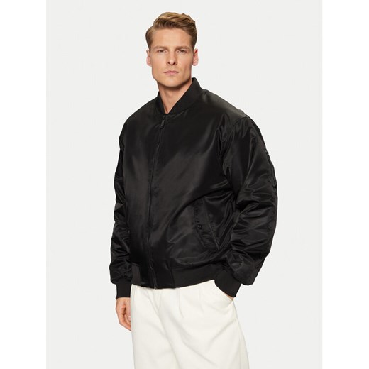 Calvin Klein Jeans Kurtka bomber 00040EM524 Czarny Regular Fit ze sklepu MODIVO w kategorii Kurtki męskie - zdjęcie 182620607