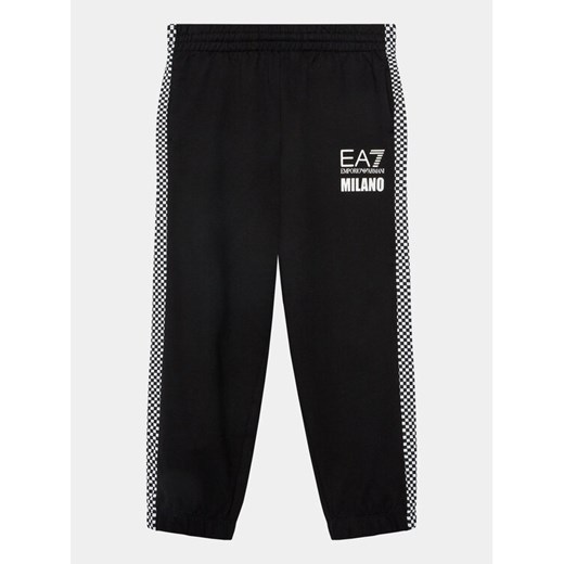 EA7 Emporio Armani Spodnie dresowe 6RBP60 BJ05Z 1200 Czarny Regular Fit ze sklepu MODIVO w kategorii Spodnie chłopięce - zdjęcie 182620658