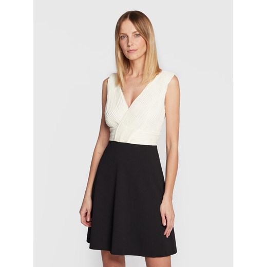 DKNY Sukienka koktajlowa DD2G3058 Kolorowy Regular Fit ze sklepu MODIVO w kategorii Sukienki - zdjęcie 182620707