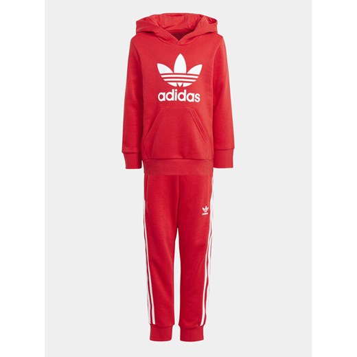 adidas Dres adicolor IR6904 Czerwony Regular Fit ze sklepu MODIVO w kategorii Dresy chłopięce - zdjęcie 182620938