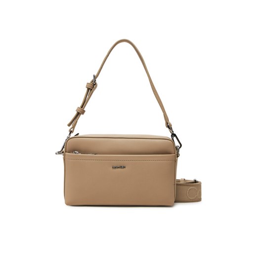 Calvin Klein Torebka Ck Must Convertible Camera Bag K60K612901 Beżowy ze sklepu MODIVO w kategorii Listonoszki - zdjęcie 182621676