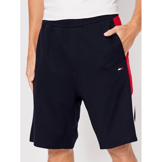 Tommy Hilfiger Szorty sportowe Colorblocked MW0MW26851 Granatowy Regular Fit ze sklepu MODIVO w kategorii Spodenki męskie - zdjęcie 182621899