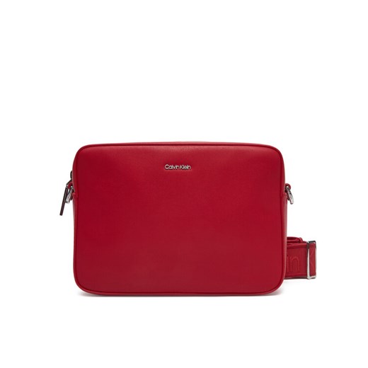 Calvin Klein Torebka Ck Must Small Camera Bag K60K613145 Czerwony ze sklepu MODIVO w kategorii Listonoszki - zdjęcie 182622467