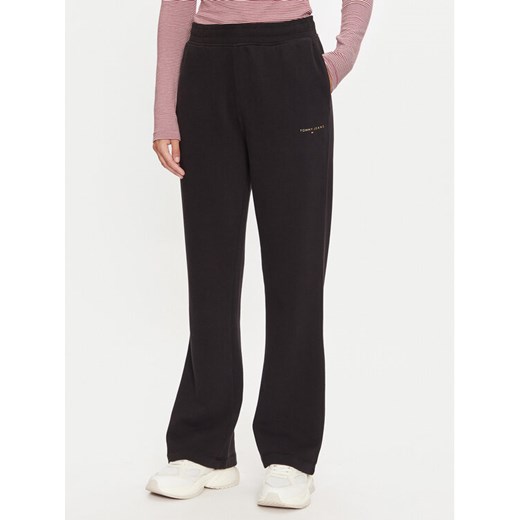 Tommy Jeans Spodnie dresowe DW0DW19657 Czarny Relaxed Fit ze sklepu MODIVO w kategorii Spodnie damskie - zdjęcie 182622646