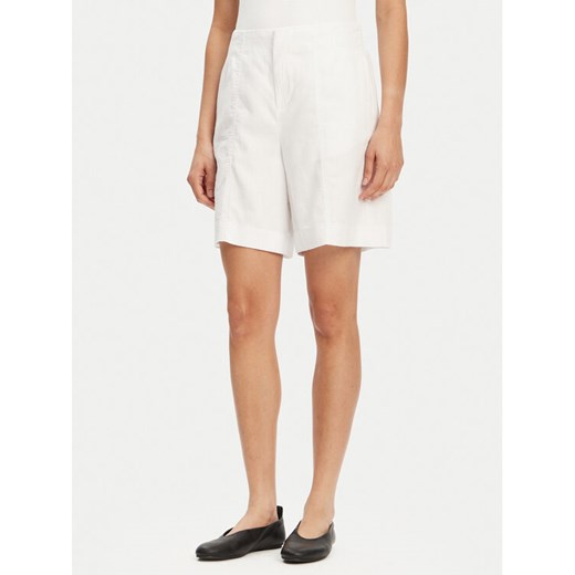 Calvin Klein Jeans Bermudy J20J225219 Biały Relaxed Fit ze sklepu MODIVO w kategorii Szorty - zdjęcie 182622757