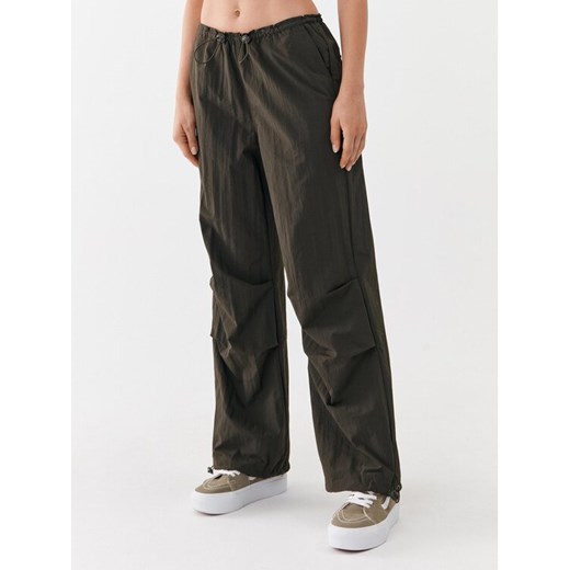 ONLY Spodnie materiałowe 15300275 Zielony Straight Fit ze sklepu MODIVO w kategorii Spodnie damskie - zdjęcie 182622815