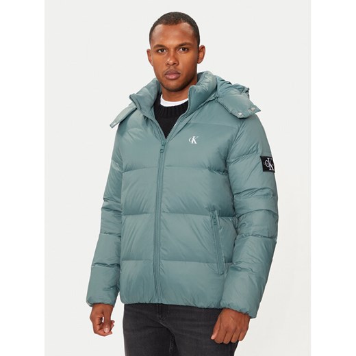 Calvin Klein Jeans Kurtka puchowa Essentials J30J325946 Zielony Regular Fit ze sklepu MODIVO w kategorii Kurtki męskie - zdjęcie 182622978