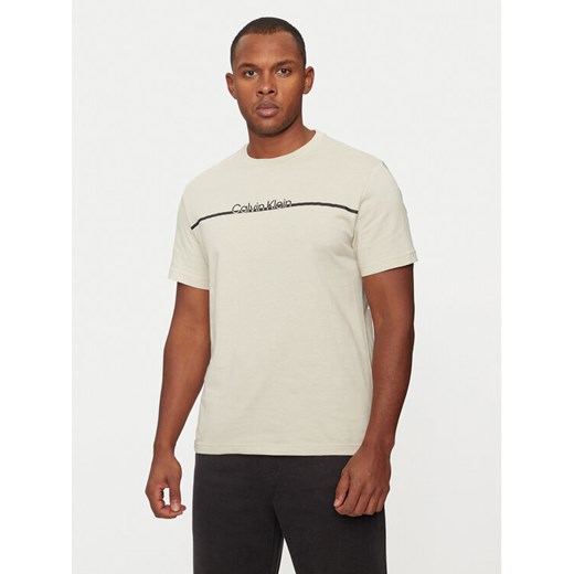 Calvin Klein T-Shirt K10K113802 Beżowy Regular Fit ze sklepu MODIVO w kategorii T-shirty męskie - zdjęcie 182623858