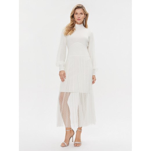 TWINSET Sukienka dzianinowa 232TT3413 Écru Regular Fit ze sklepu MODIVO w kategorii Sukienki - zdjęcie 182624386