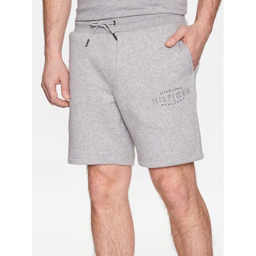 Tommy Hilfiger Szorty sportowe Curve Logo MW0MW30014 Szary Regular Fit ze sklepu MODIVO w kategorii Spodenki męskie - zdjęcie 182624438