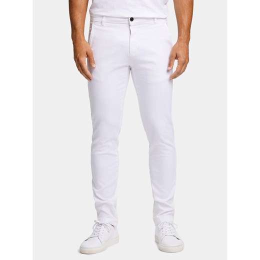 Lindbergh Chinosy 30-005044 Biały Slim Fit ze sklepu MODIVO w kategorii Spodnie męskie - zdjęcie 182625286