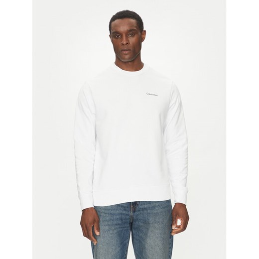 Calvin Klein Bluza Linear Box Logo K10K114259 Biały Regular Fit ze sklepu MODIVO w kategorii Bluzy męskie - zdjęcie 182625568