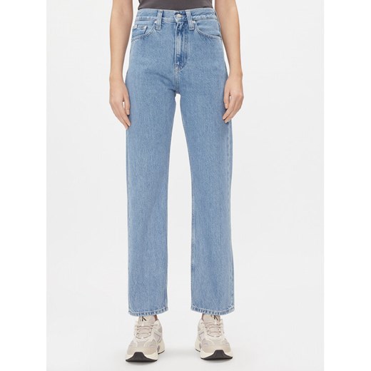 Calvin Klein Jeans Jeansy J20J222138 Niebieski Straight Fit ze sklepu MODIVO w kategorii Jeansy damskie - zdjęcie 182626789