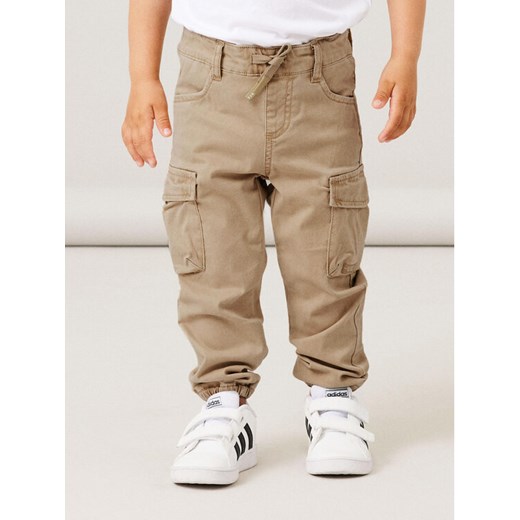 NAME IT Joggery 13212620 Beżowy Baggy Fit ze sklepu MODIVO w kategorii Spodnie chłopięce - zdjęcie 182627315