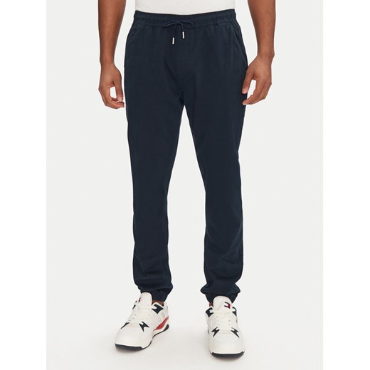 Tommy Jeans Joggery Austin DM0DM20283 Granatowy Slim Fit ze sklepu MODIVO w kategorii Spodnie męskie - zdjęcie 182628508
