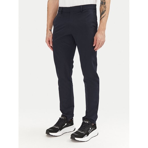 EA7 Emporio Armani Spodnie materiałowe 7M000509 AF14589 UB102 Granatowy Slim Fit ze sklepu MODIVO w kategorii Spodnie męskie - zdjęcie 182630315