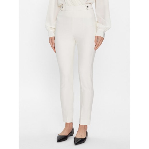 Boss Spodnie materiałowe 50495683 Écru Regular Fit ze sklepu MODIVO w kategorii Spodnie damskie - zdjęcie 182630386