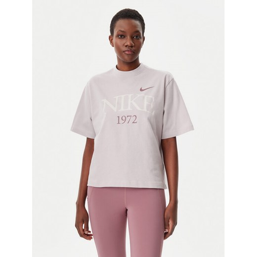 Nike T-Shirt FQ6600 Różowy Loose Fit ze sklepu MODIVO w kategorii Bluzki damskie - zdjęcie 182630456