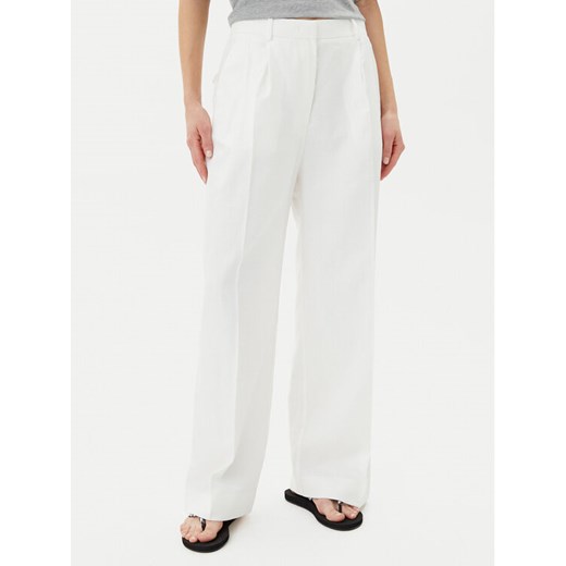 Tommy Hilfiger Spodnie materiałowe WW0WW47214 Biały Regular Fit ze sklepu MODIVO w kategorii Spodnie damskie - zdjęcie 182630488