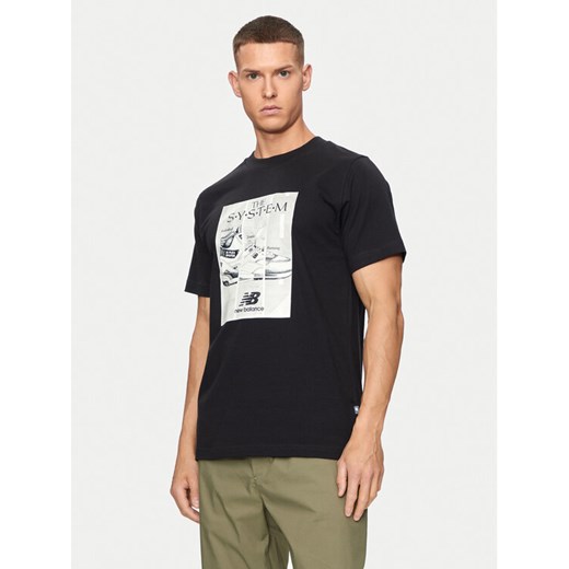New Balance T-Shirt Poster MT41595 Czarny Regular Fit ze sklepu MODIVO w kategorii T-shirty męskie - zdjęcie 182630975