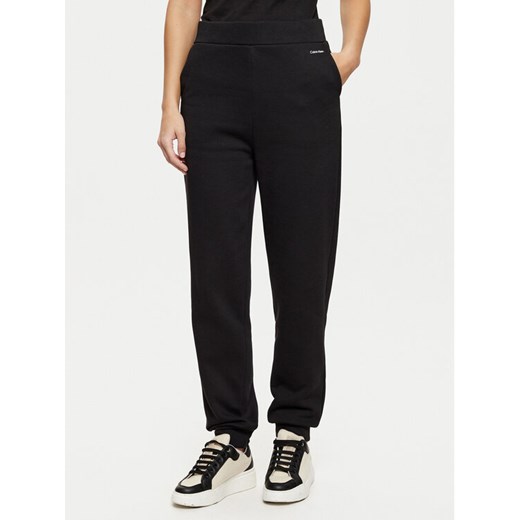Calvin Klein Spodnie dresowe K20K208330 Czarny Relaxed Fit ze sklepu MODIVO w kategorii Spodnie damskie - zdjęcie 182631047