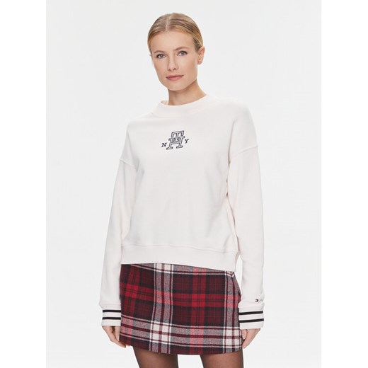 Tommy Hilfiger Bluza Varsity WW0WW39369 Écru Regular Fit ze sklepu MODIVO w kategorii Bluzy damskie - zdjęcie 182631307