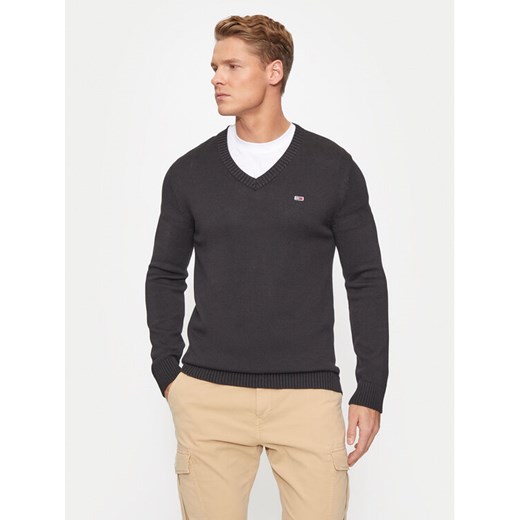 Tommy Jeans Sweter Essential DM0DM19429 Czarny Slim Fit ze sklepu MODIVO w kategorii Swetry męskie - zdjęcie 182631319
