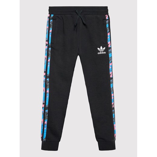 adidas Spodnie dresowe Camo HK0324 Czarny Regular Fit ze sklepu MODIVO w kategorii Spodnie chłopięce - zdjęcie 182631505