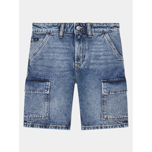 Calvin Klein Jeans Szorty jeansowe Skater IB0IB02004 Niebieski Regular Fit ze sklepu MODIVO w kategorii Spodenki chłopięce - zdjęcie 182631816