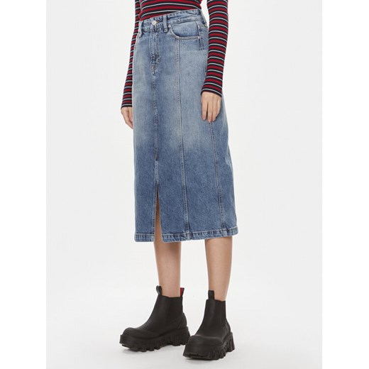 Tommy Jeans Spódnica jeansowa Claire DW0DW17218 Niebieski Regular Fit ze sklepu MODIVO w kategorii Spódnice - zdjęcie 182631939
