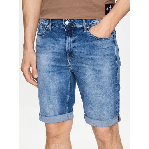 Calvin Klein Jeans Szorty jeansowe J30J322784 Niebieski Slim Fit ze sklepu MODIVO w kategorii Spodenki męskie - zdjęcie 182631957