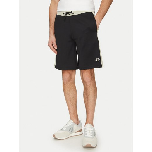 Guess Szorty sportowe Z5GD08 KCRU2 Czarny Loose Fit ze sklepu MODIVO w kategorii Spodenki męskie - zdjęcie 182632456