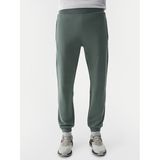 4F Spodnie dresowe 4FWSS24TTROM645 Zielony Regular Fit ze sklepu MODIVO w kategorii Spodnie męskie - zdjęcie 182633987